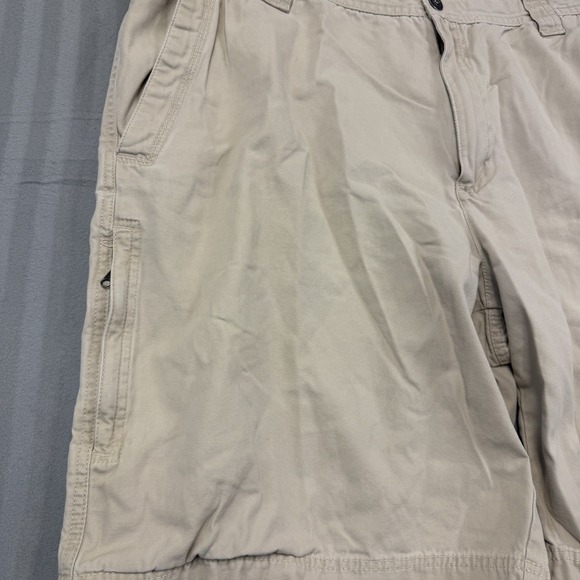 Mens Columbia Cargo Shorts Size 42 Omni-Shield Khaki Outdoor 11" Leg - Picture 2 of 4